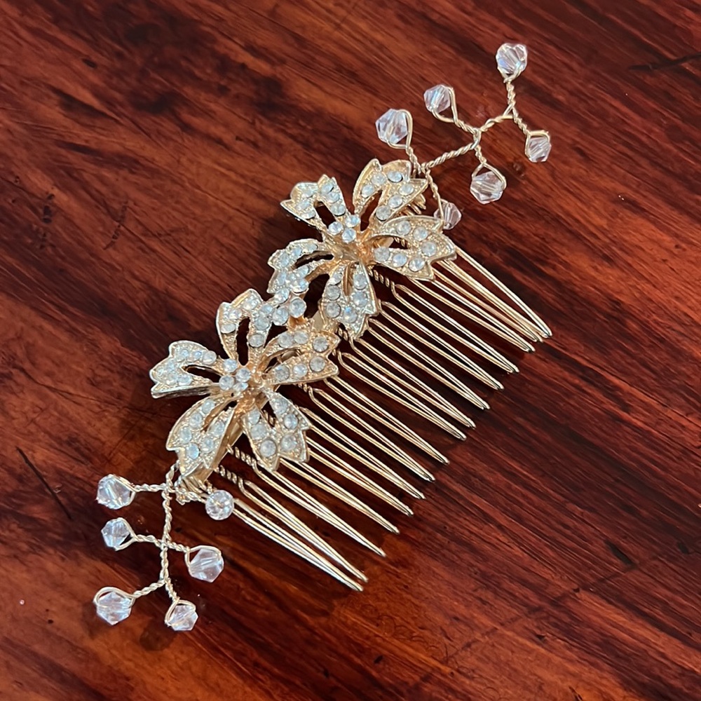 Gold floral hair comb
